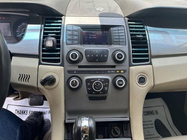 Photo of 2015 White Ford Taurus