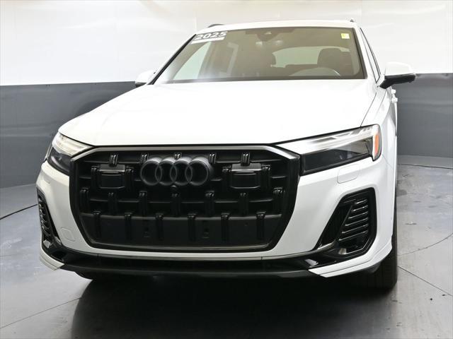 Photo of 2025 White Audi Q7