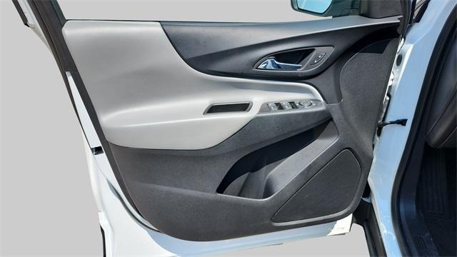 Photo of 2022 Summit White Chevrolet Equinox