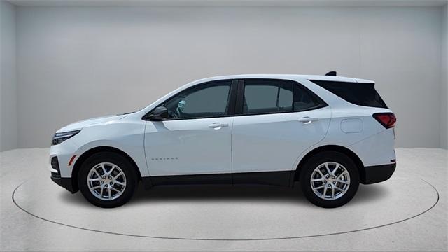 Photo of 2022 Summit White Chevrolet Equinox