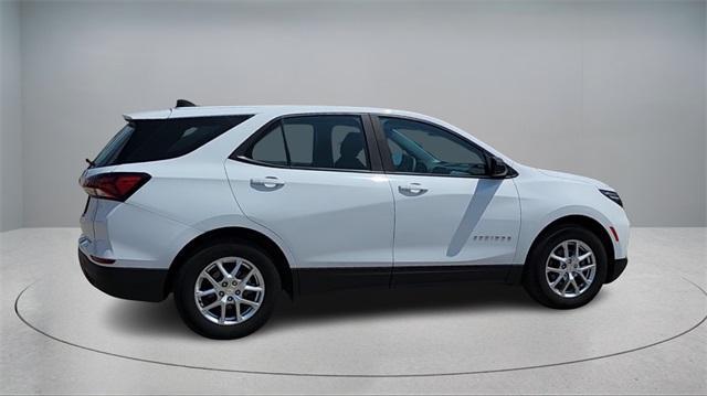 Photo of 2022 Summit White Chevrolet Equinox