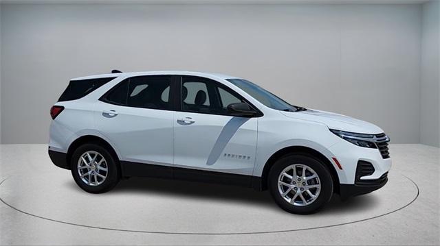 Photo of 2022 Summit White Chevrolet Equinox