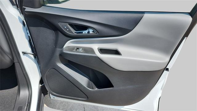 Photo of 2022 Summit White Chevrolet Equinox