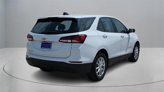 Photo of 2022 Summit White Chevrolet Equinox