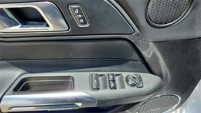 Photo of 2023 Oxford White Ford Mustang