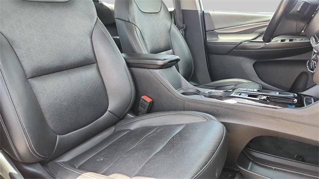 Photo of 2023 Summit White Chevrolet Bolt EV