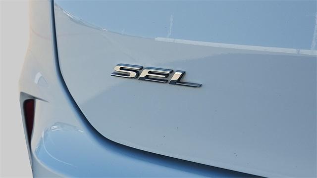 Photo of 2024 Oxford White Ford Edge