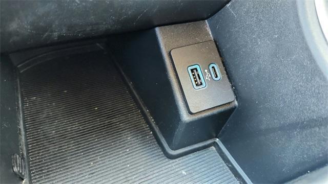 Photo of 2024 Oxford White Ford Edge