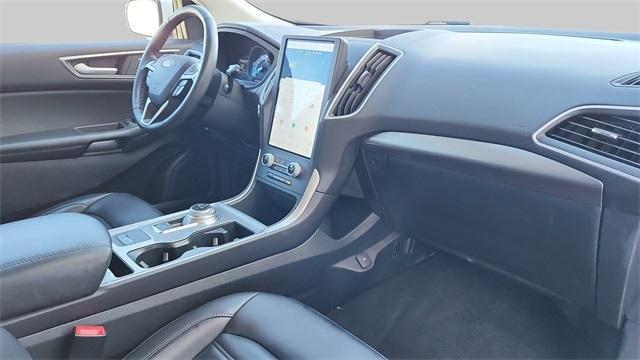 Photo of 2024 Oxford White Ford Edge