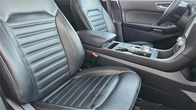 Photo of 2024 Oxford White Ford Edge