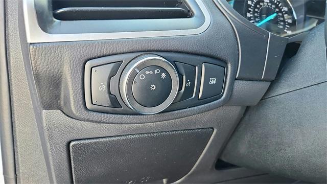 Photo of 2024 Oxford White Ford Edge