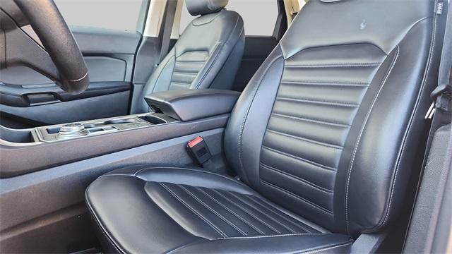 Photo of 2024 Oxford White Ford Edge