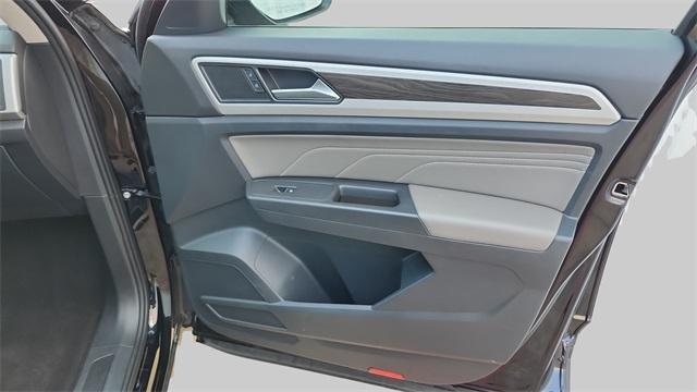 Photo of 2022 Deep Black Pearl Effect Volkswagen Atlas