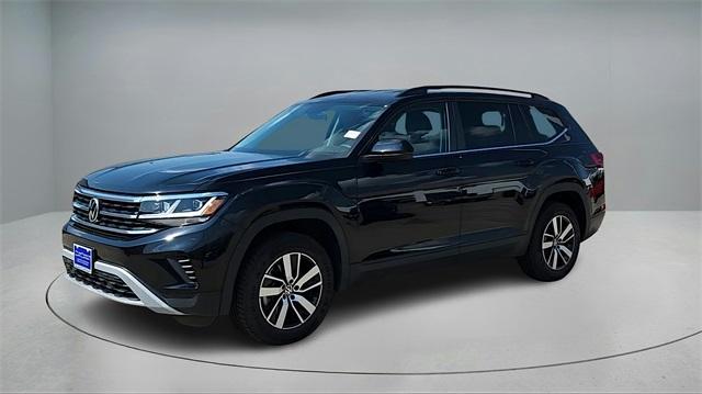 Photo of 2022 Deep Black Pearl Effect Volkswagen Atlas