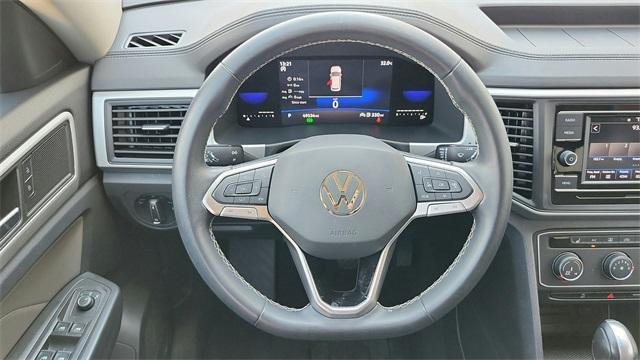 Photo of 2022 Deep Black Pearl Effect Volkswagen Atlas