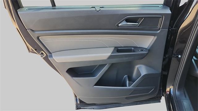 Photo of 2022 Deep Black Pearl Effect Volkswagen Atlas