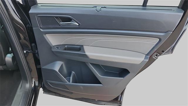 Photo of 2022 Deep Black Pearl Effect Volkswagen Atlas