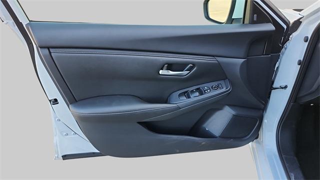 Photo of 2024 Aspen White Nissan Sentra