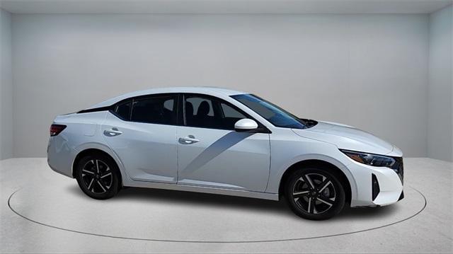 Photo of 2024 Aspen White Nissan Sentra