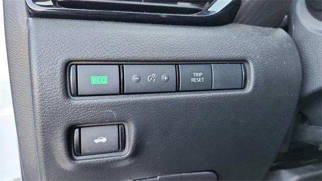 Photo of 2024 Aspen White Nissan Sentra