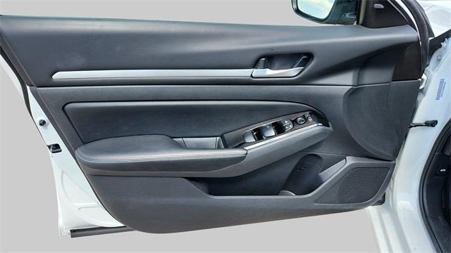 Photo of 2024 White Nissan Altima