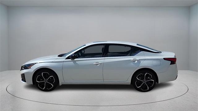 Photo of 2024 White Nissan Altima