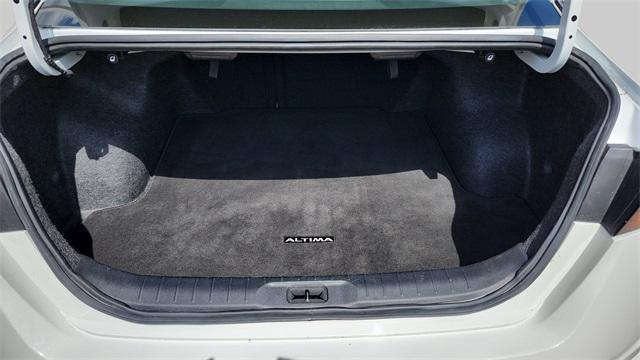 Photo of 2024 White Nissan Altima