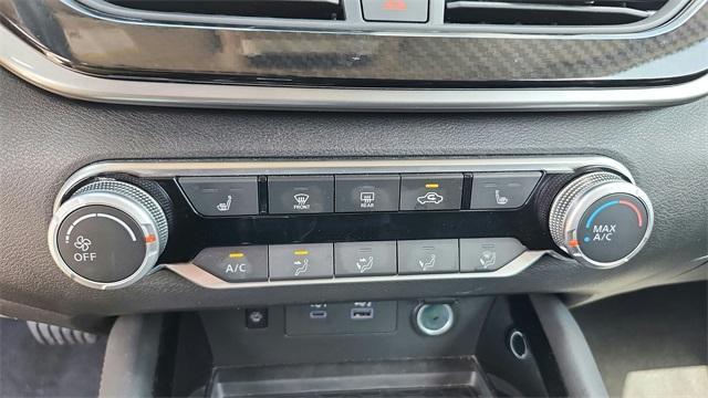 Photo of 2024 White Nissan Altima