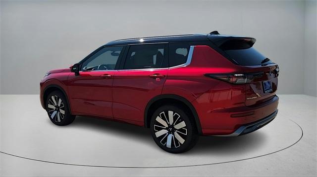 Photo of 2025 Red Mitsubishi Outlander