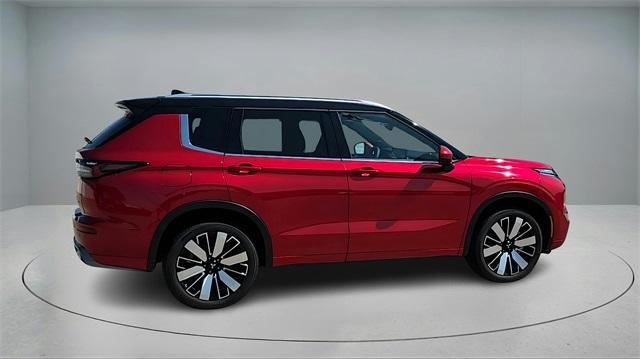 Photo of 2025 Red Mitsubishi Outlander