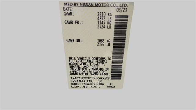 Photo of 2023 White / Black Nissan Leaf