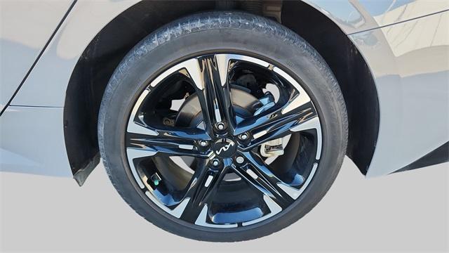 Photo of 2024 Wolf Gray Kia K5