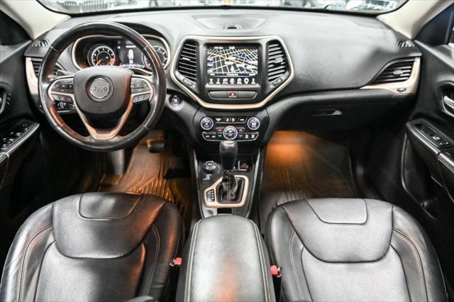 Photo of 2015 True Blue Pearlcoat Jeep Cherokee