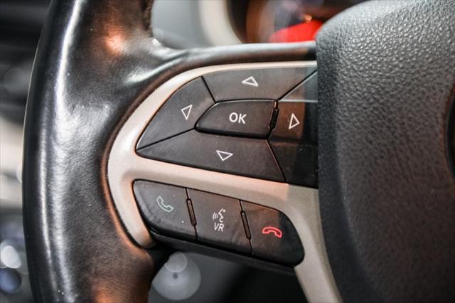 Photo of 2015 True Blue Pearlcoat Jeep Cherokee