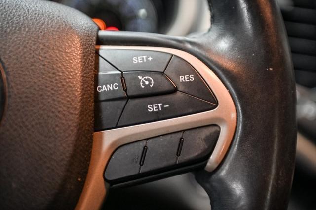 Photo of 2015 True Blue Pearlcoat Jeep Cherokee