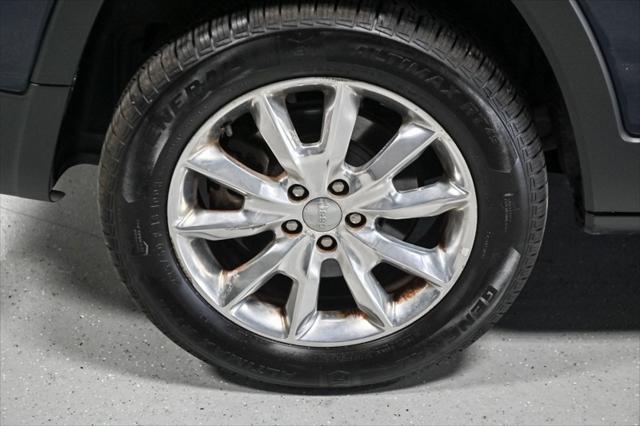 Photo of 2015 True Blue Pearlcoat Jeep Cherokee
