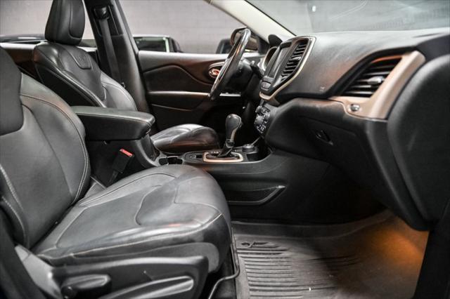 Photo of 2015 True Blue Pearlcoat Jeep Cherokee