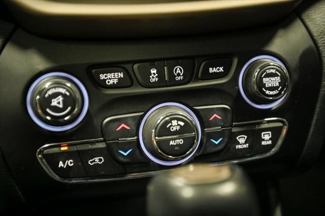 Photo of 2015 True Blue Pearlcoat Jeep Cherokee