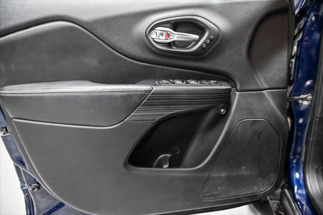 Photo of 2015 True Blue Pearlcoat Jeep Cherokee