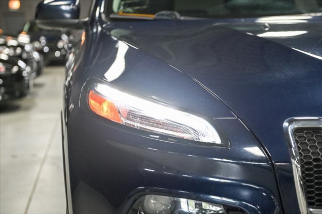 Photo of 2015 True Blue Pearlcoat Jeep Cherokee