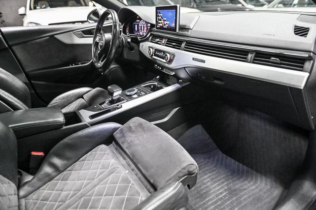Photo of 2018 Navarra Blue Metallic Audi S5