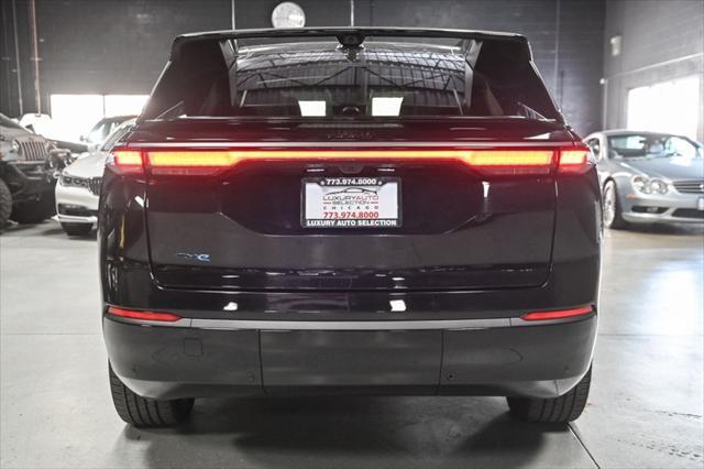 Photo of 2024 Diamond Black Crystal Pearlcoat Jeep Wagoneer S