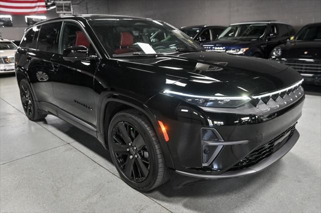 Photo of 2024 Diamond Black Crystal Pearlcoat Jeep Wagoneer S