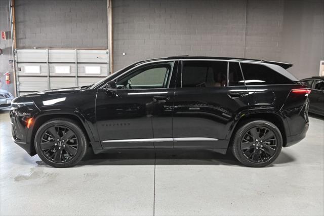 Photo of 2024 Diamond Black Crystal Pearlcoat Jeep Wagoneer S