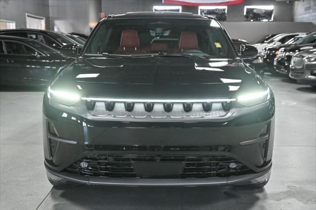 Photo of 2024 Diamond Black Crystal Pearlcoat Jeep Wagoneer S