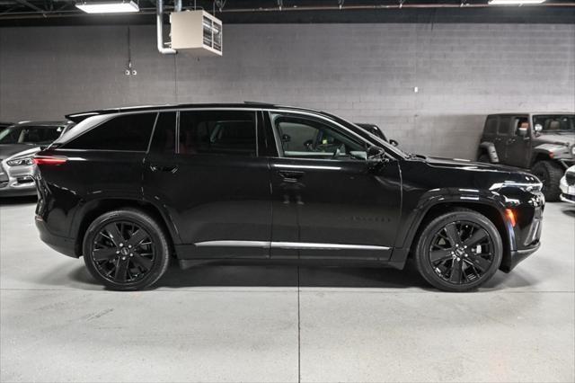 Photo of 2024 Diamond Black Crystal Pearlcoat Jeep Wagoneer S