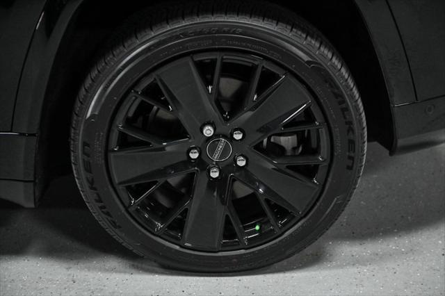 Photo of 2024 Diamond Black Crystal Pearlcoat Jeep Wagoneer S