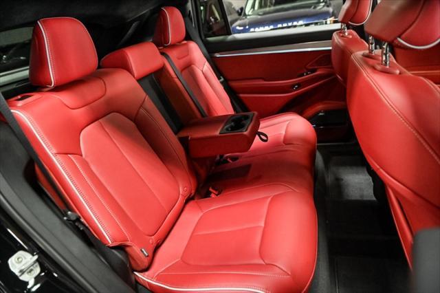 Photo of 2024 Diamond Black Crystal Pearlcoat Jeep Wagoneer S