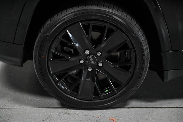 Photo of 2024 Diamond Black Crystal Pearlcoat Jeep Wagoneer S