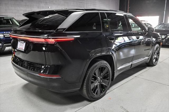 Photo of 2024 Diamond Black Crystal Pearlcoat Jeep Wagoneer S